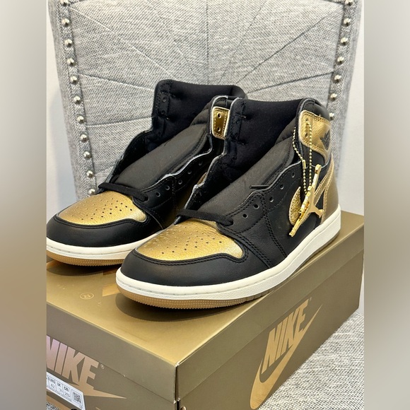 Nike Air Jordan 1 Retro High OG Black Metallic Gold Mens Size 8.5 DZ5485-071 New - Picture 3 of 14